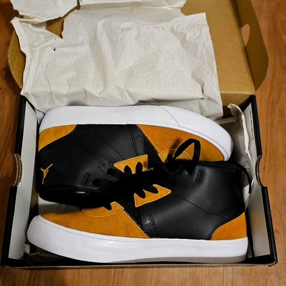 Jordan Other - Jordan Series.03 Mid "Element Gold"
